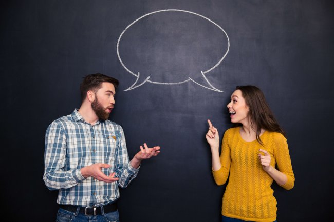 דיאלוג פתוח לקידום למידה ועבודה משותפת - זוג מדבר בבועה אחת